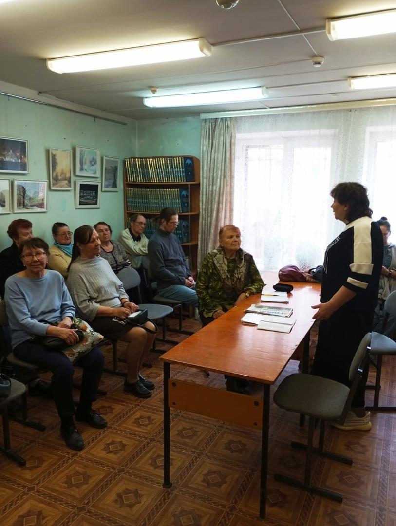Помощник настоятеля Щелчкова Т.А. провела мероприятие в библиотеке «Благовест», на тему «Жизнь и подвиг Святителя Николая Чудотворца».