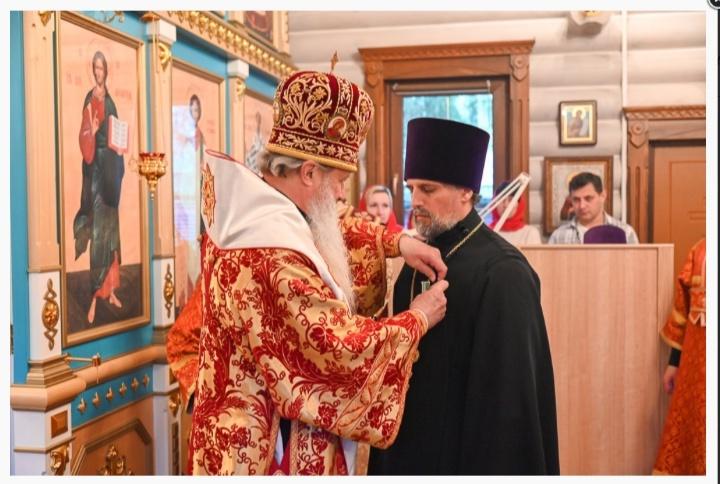 Сердечно поздравляем дорогого о. Олега Филимонова с епархиальной наградой — медалью преподобного Трифона Вятского ІІ степени- в связи с 20-летием иерейской хиротонии!