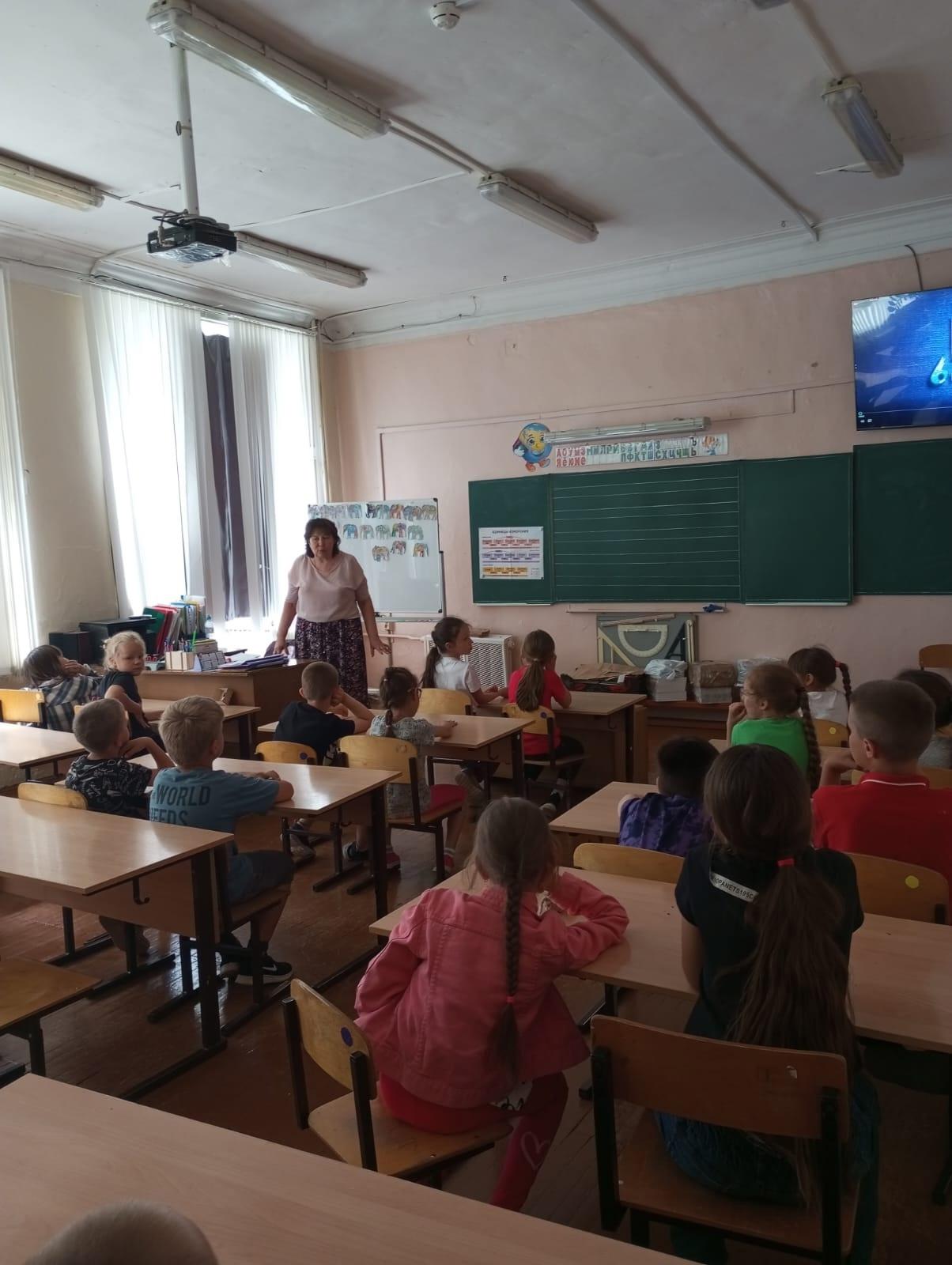Пом. настоятеля Щелчкова Т.А. посетила МБОУ СОШ с УИОП №61 г. Кирова.