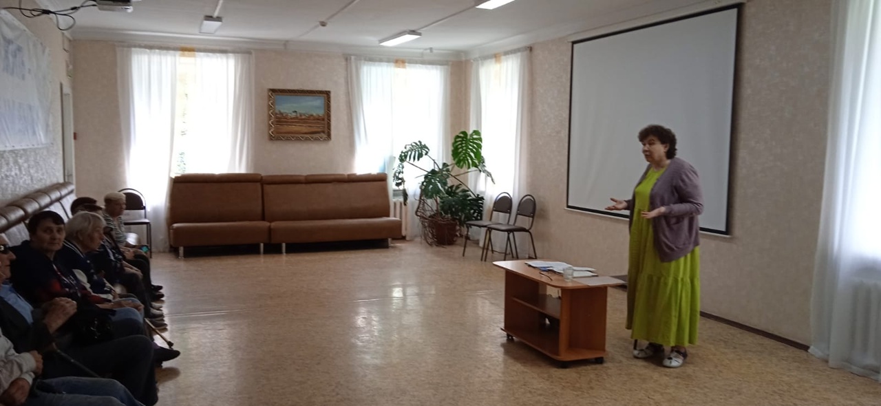 8 июля помощник настоятеля Щелчкова Т.А. посетила Кировский городской комплексный центр социального обслуживания населения в Нововятске.