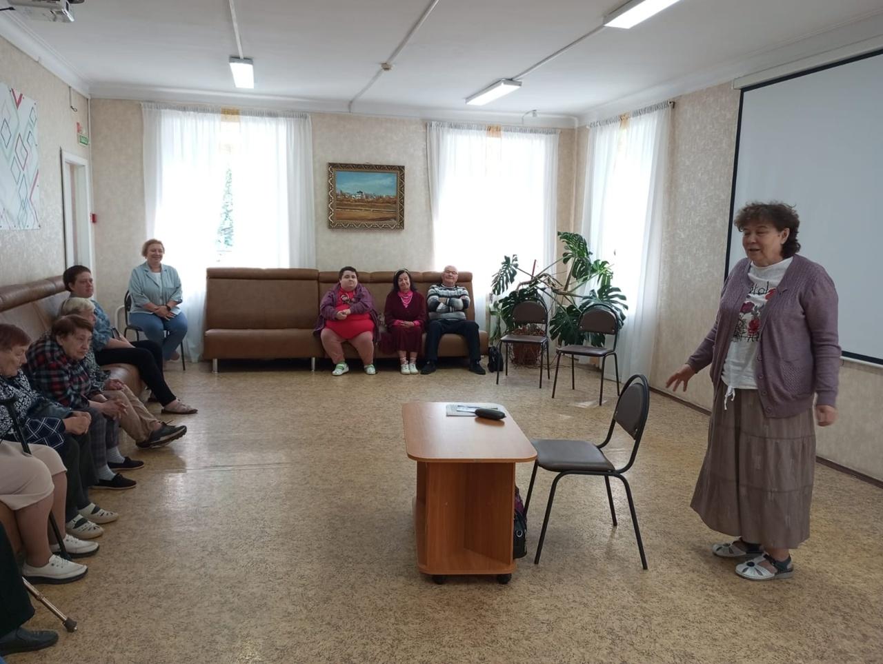 26 августа помощник настоятеля Щелчкова Т.А. посетила КГКЦСОН в Нововятске.