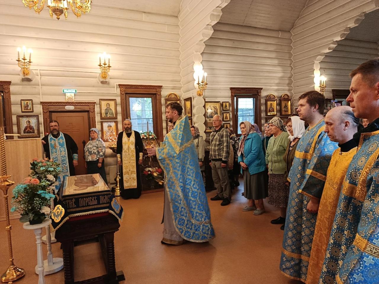 С праздником Успения Пресвятой Богородицы!