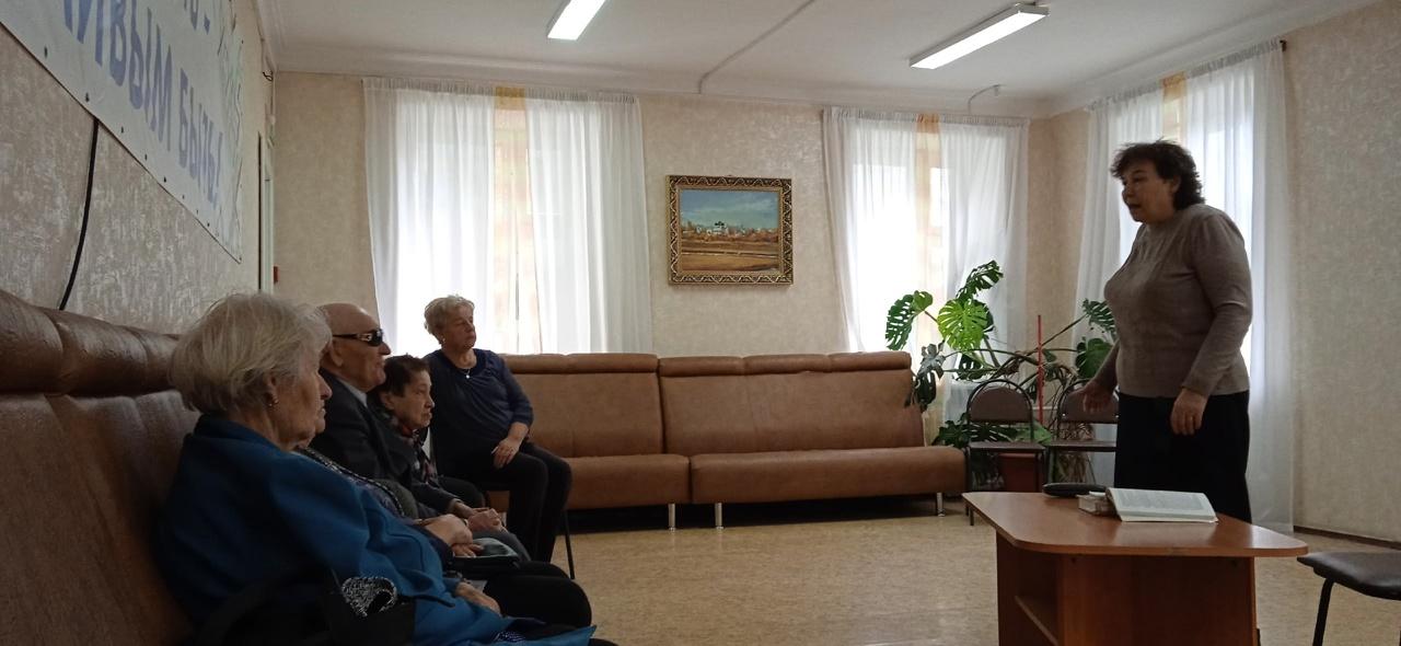 15 октября помощник настоятеля Щелчкова Т.А. посетила Кировский городской комплексный центр социального обслуживания населения в Нововятске.