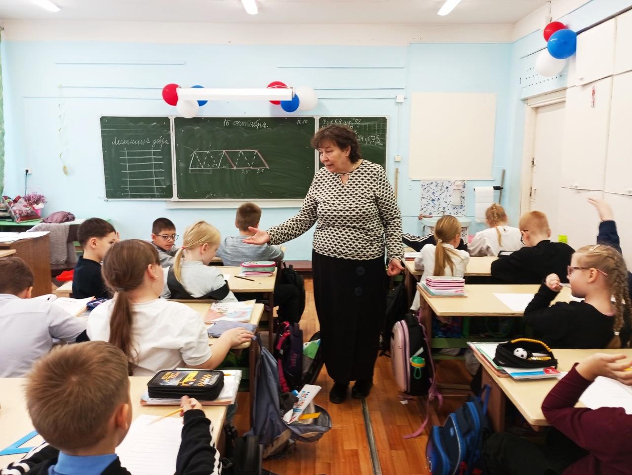 Пом. настоятеля Щелчкова Т.А. посетила МБОУ СОШ с УИОП №65 г. Кирова.