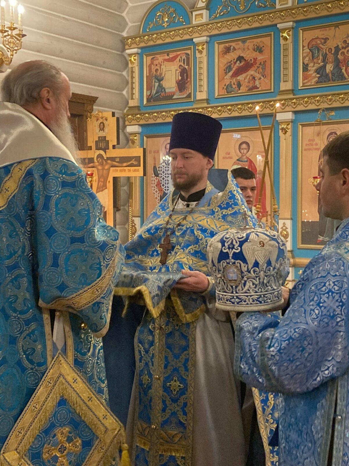 22 ноября престольный праздник в храме в честь иконы Божией Матери «Скоропослушница».Архиерейская служба — праздничная Божественная Литургия.