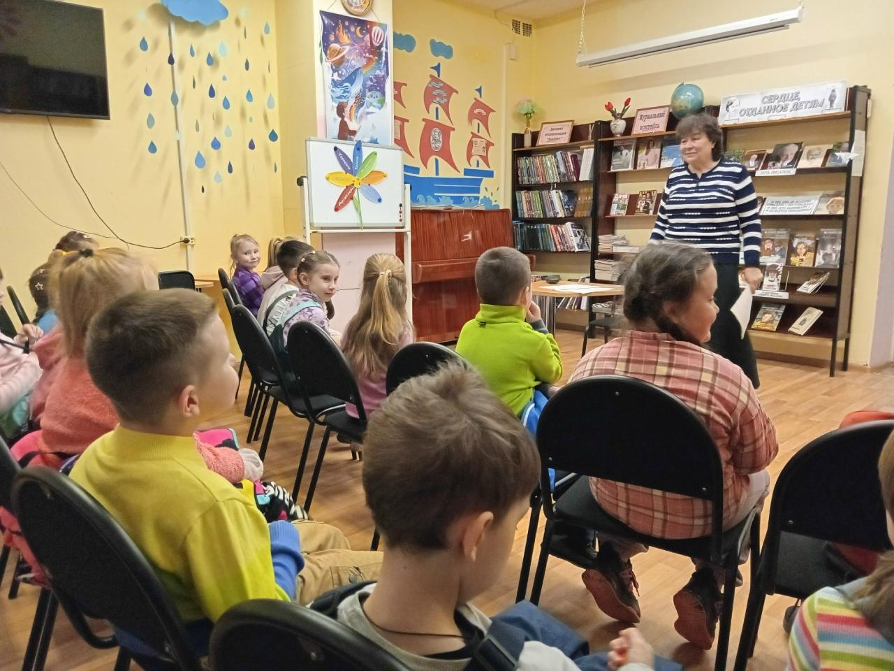 Помощник настоятеля Щелчкова Т.А. в библиотеке № 19 встретилась с воспитанниками подготовительной группы МКДОУ№ 3.