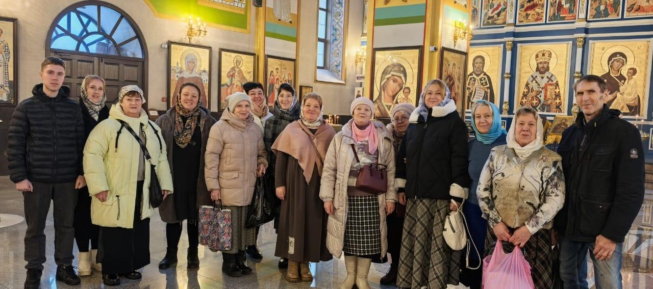 23 ноября группа прихожан нашего храма поехала на службу в Чистые пруды — храм Рождества Пресвятой Богородицы.