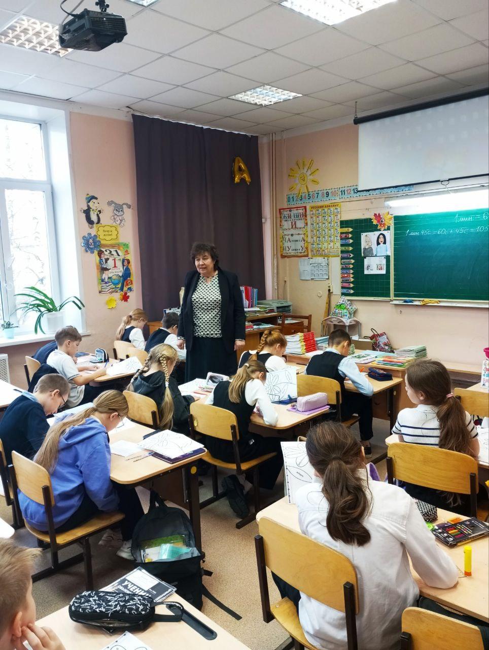 11 ноября пом. настоятеля Щелчкова Т.А. посетила МБОУ СОШ с УИОП №61 г. Кирова.