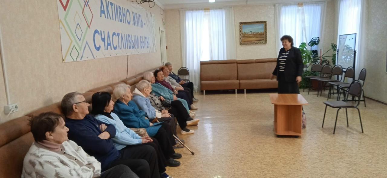 25 декабря помощник настоятеля Щелчкова Т.А. посетила Кировский городской комплексный центр социального обслуживания населения в Нововятске.