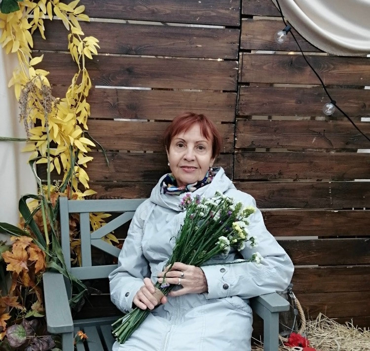 Сердечно поздравляем с Днем рождения нашего бессменного библиотекаря, организатора Благотворительных ярмарок и педагога Воскресной школы, корреспондента газеты «Чистый понедельник», активную прихожанку всех дел храма — Людмилу Ялтаеву!