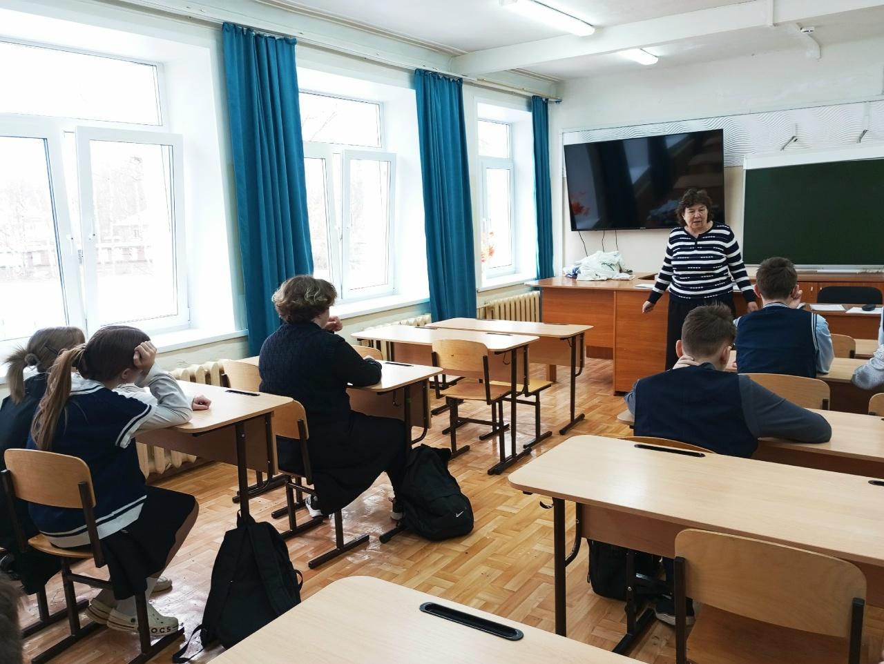 Помощник настоятеля Щелчкова Т.А. посетила КОГОБУ для детей-сирот Школу интернат ОВЗ №1 Нововятского района г. Кирова.